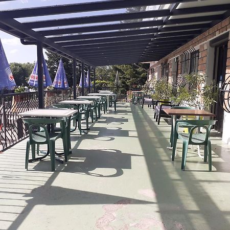 Hotel Restaurant La Chaumiere Du Lac Clairvaux-les-Lacs Dış mekan fotoğraf