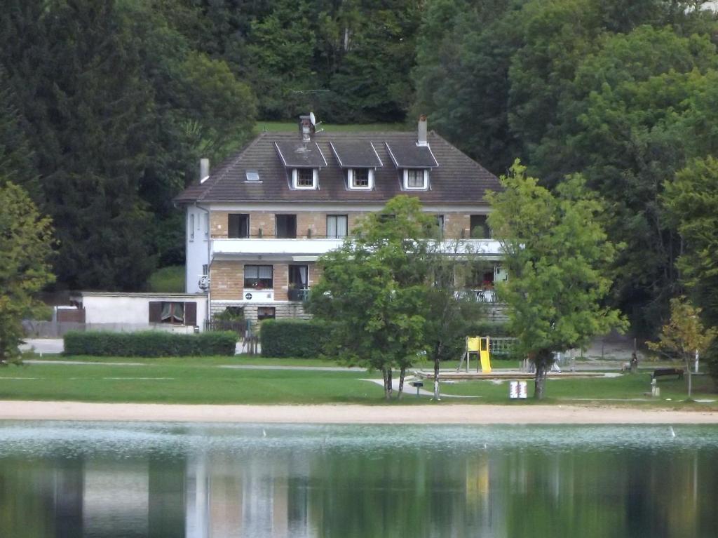 Hotel Restaurant La Chaumiere Du Lac Clairvaux-les-Lacs Dış mekan fotoğraf